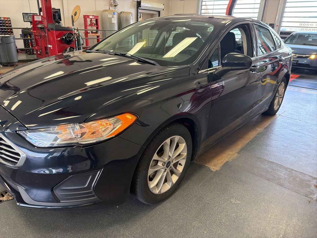 Used 2020 Ford Fusion SE FWD image 2