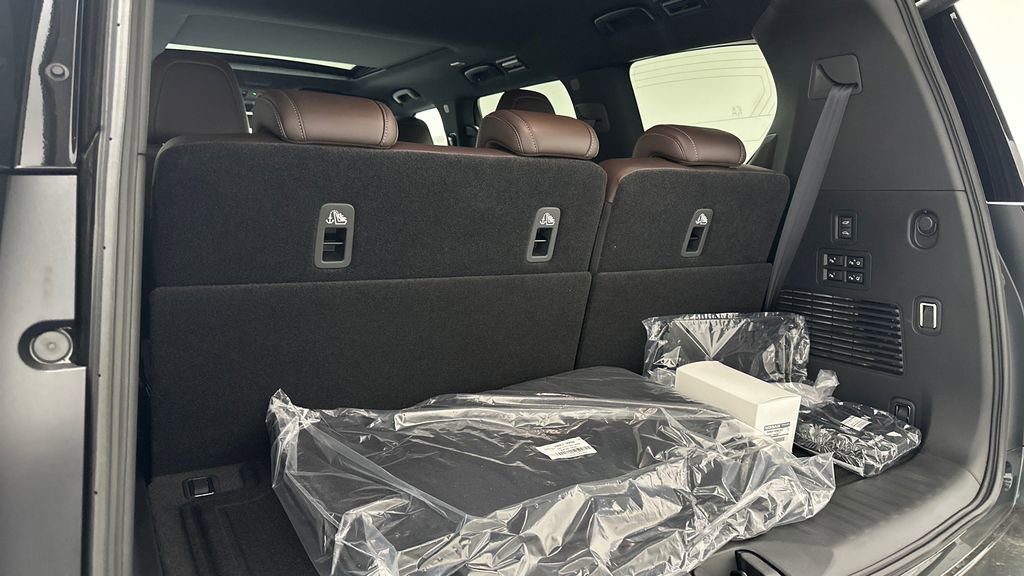New 2025 Nissan Armada Platinum Reserve image 13