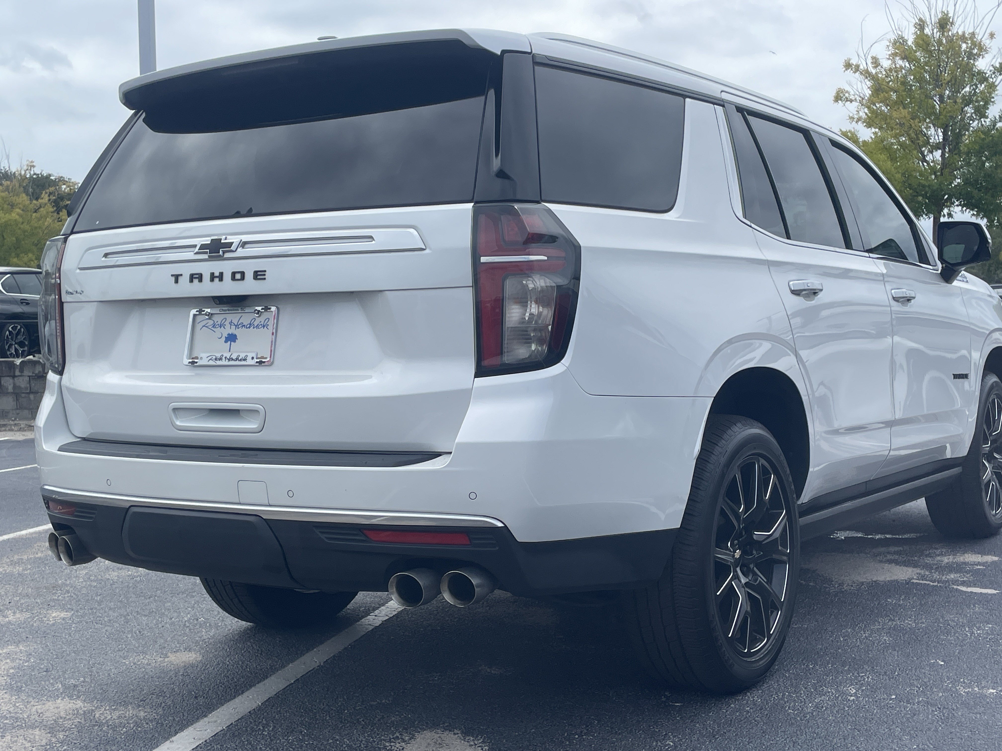 Used 2021 Chevrolet Tahoe High Country w/ Premium Package AWD/4WD image 10