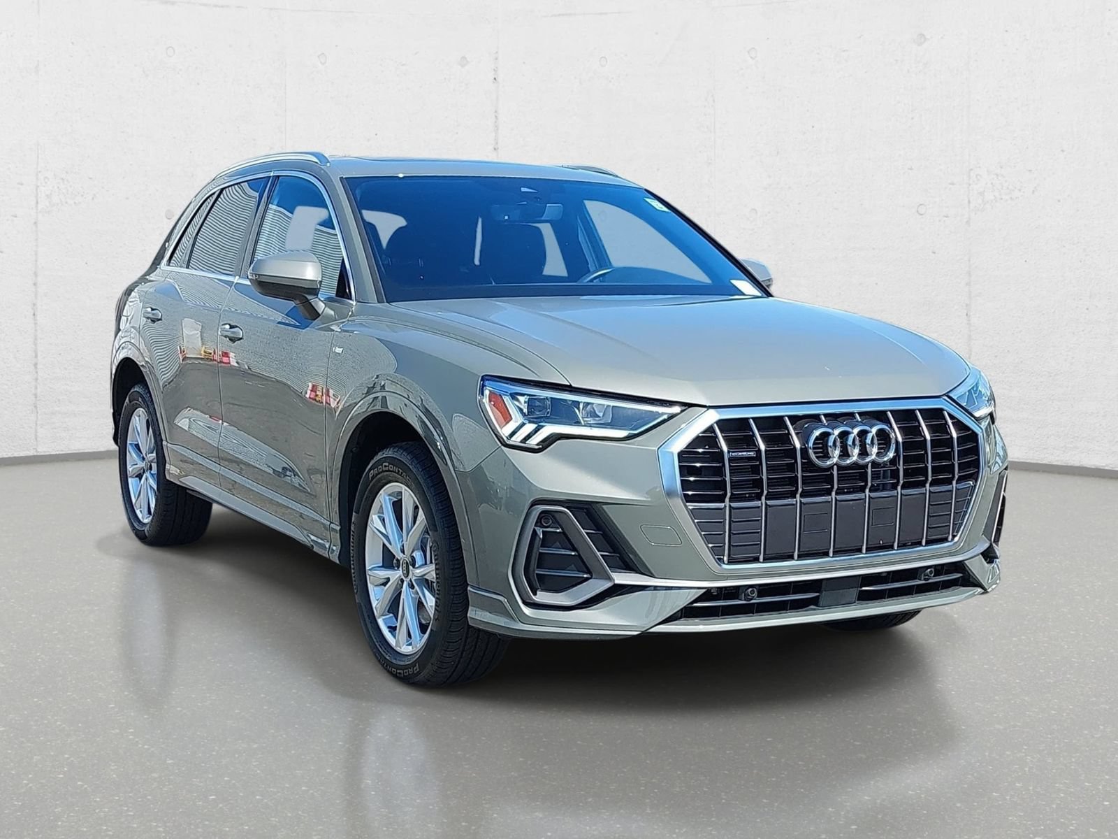 Certified 2025 Audi Q3 2.0T Premium w/ Convenience Package AWD/4WD image 3