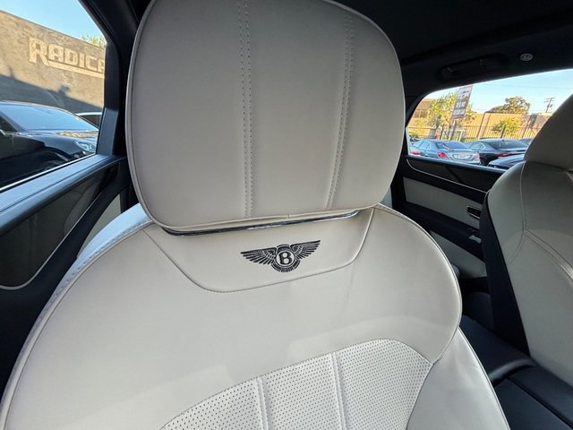 Used 2019 Bentley Bentayga AWD/4WD image 41
