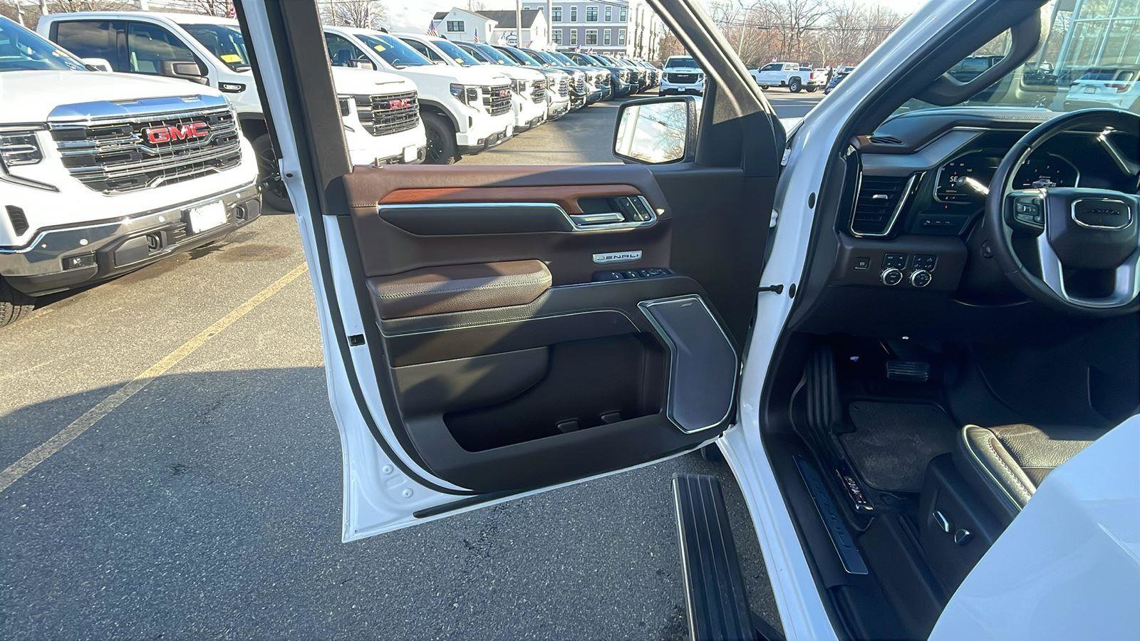 Used 2023 GMC Sierra 1500 Denali w/ Technology Package image 14