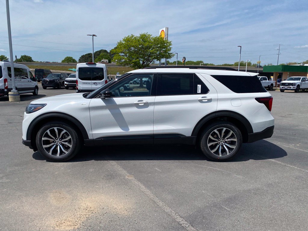 New 2026 Ford Explorer ST-Line RWD image 4