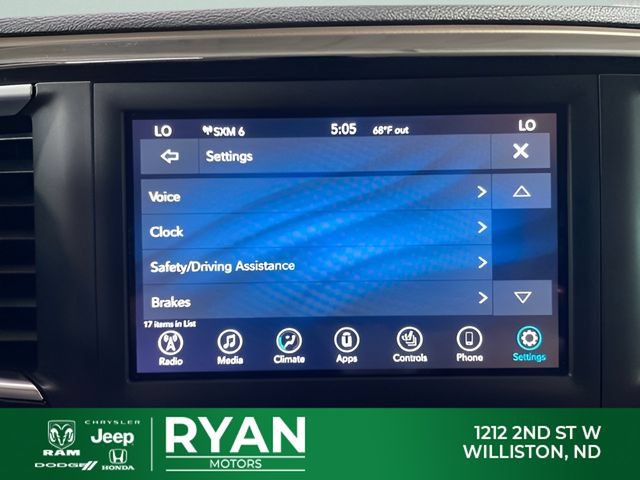 Used 2018 Chrysler Pacifica Touring-L FWD image 20