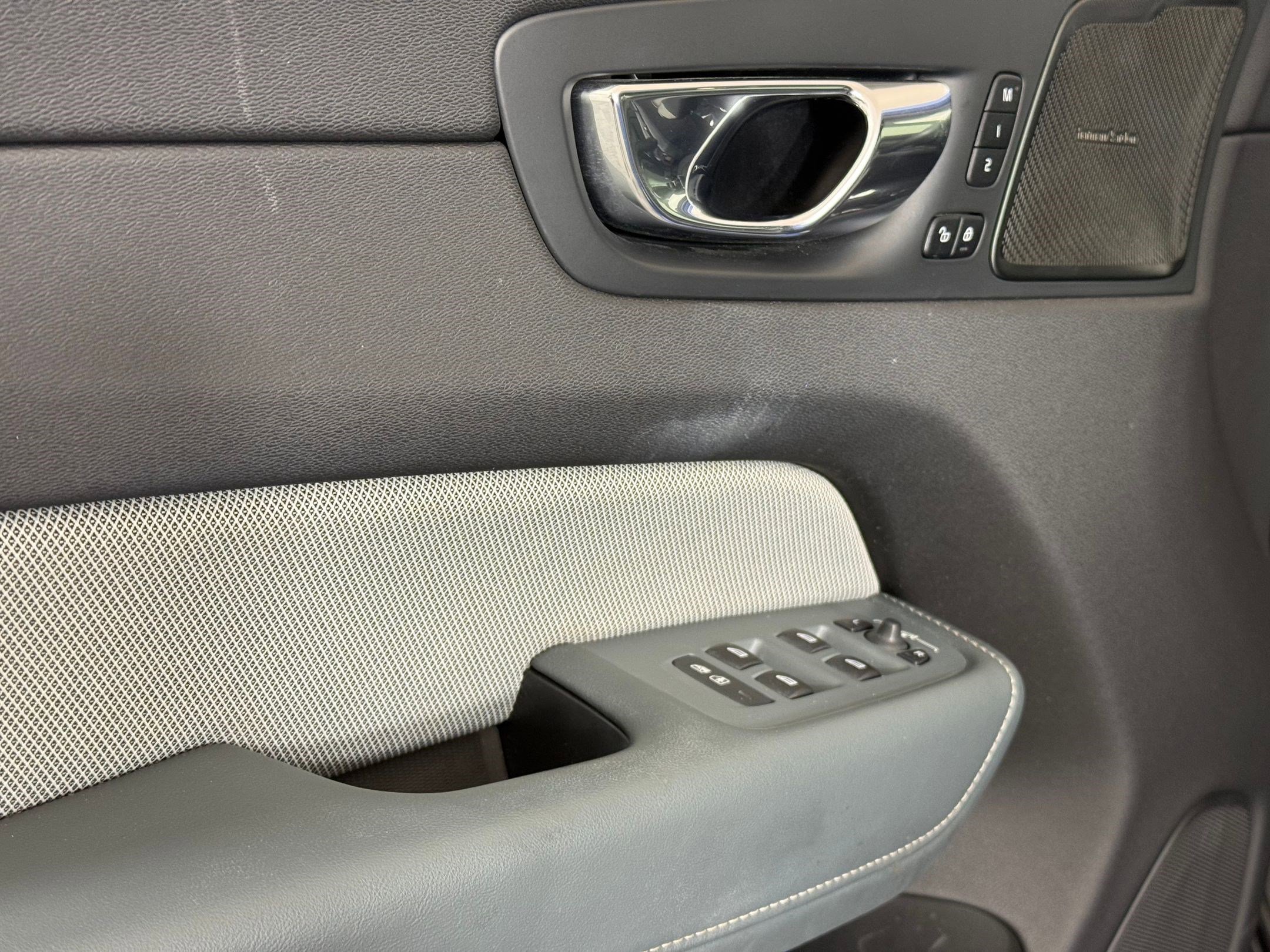 Used 2020 Volvo XC60 T5 R-Design image 14