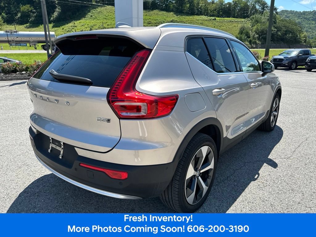 Used 2024 Volvo XC40 B5 Plus AWD/4WD image 5