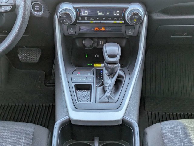 Used 2025 Toyota RAV4 XLE FWD image 18