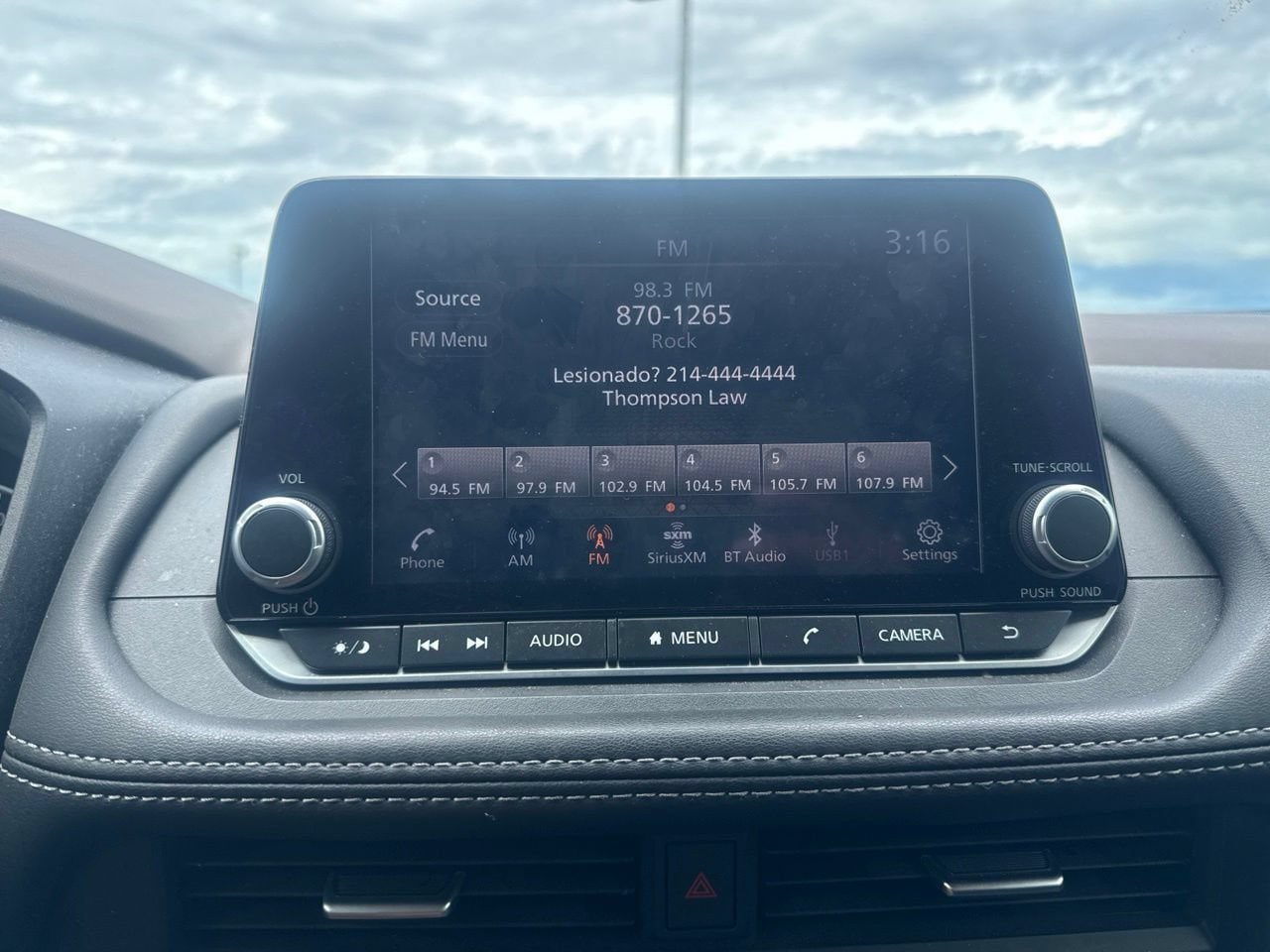 Used 2023 Nissan Rogue S FWD image 38