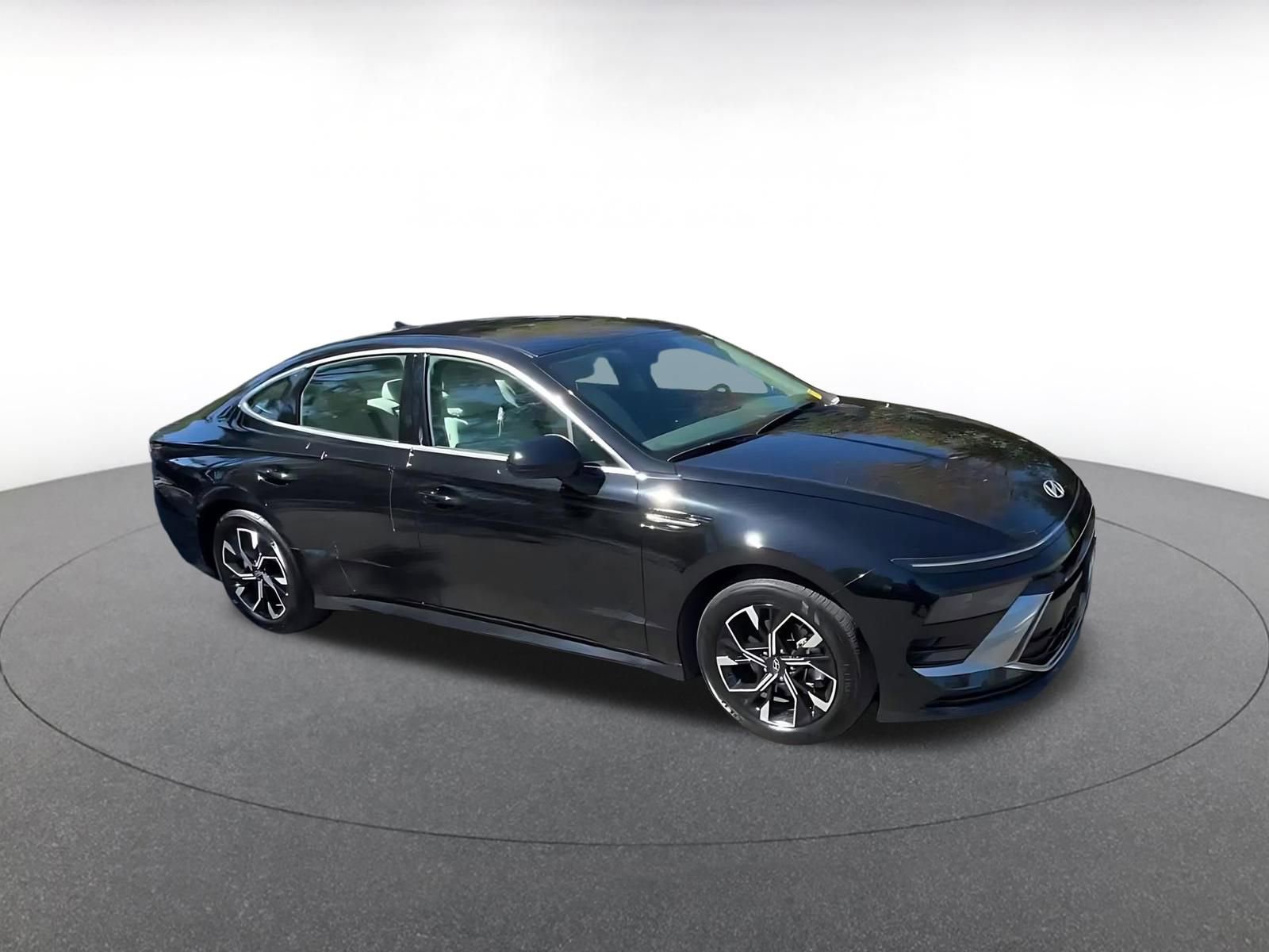 Used 2025 Hyundai Sonata SEL FWD image 2