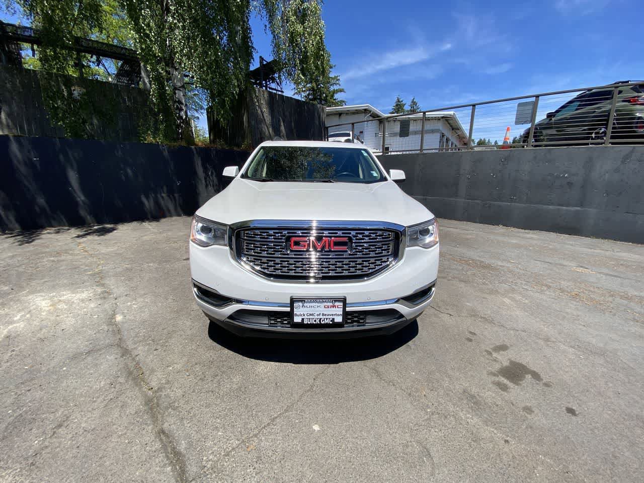 Used 2017 GMC Acadia Denali w/ Technology Package AWD/4WD image 9