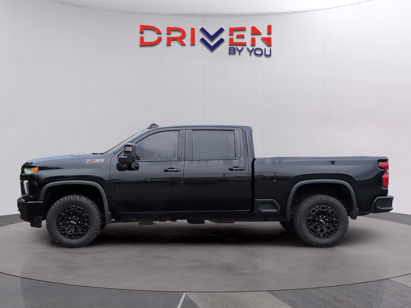 Used 2021 Chevrolet Silverado 2500 LT w/ Midnight Edition image 2