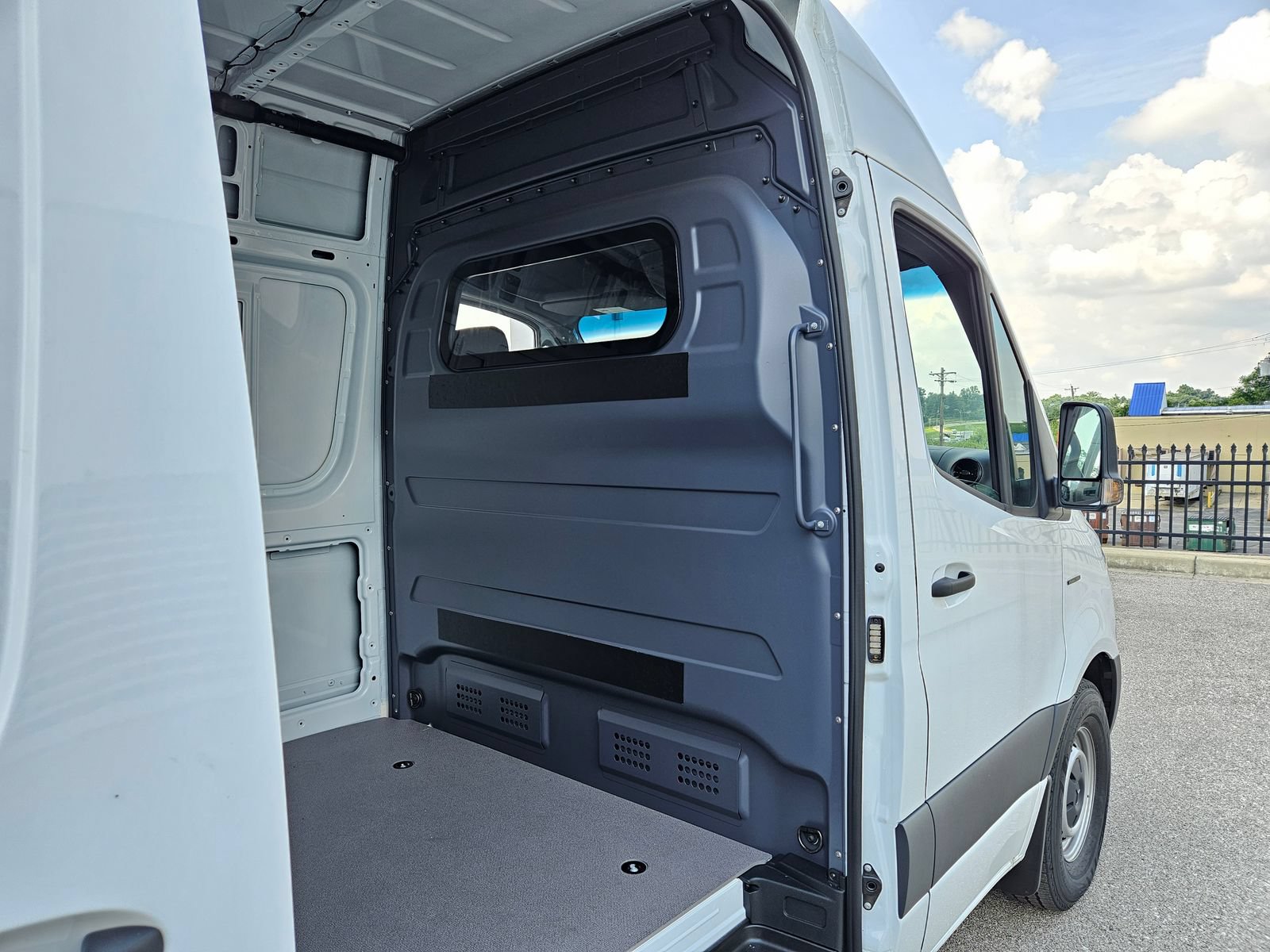 New 2025 Mercedes-Benz eSprinter 170 Cargo image 32