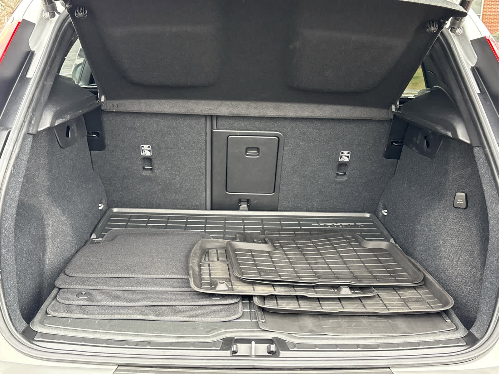 Used 2023 Volvo XC40 B5 Plus w/ Driver Assist Package image 38