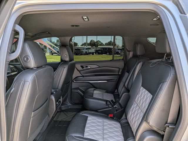 Used 2025 Chevrolet Traverse LT w/ Midnight/Sport Edition FWD image 14