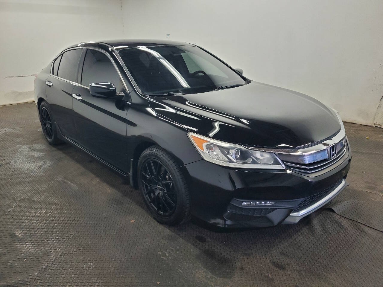 Used 2017 Honda Accord Sport image 3