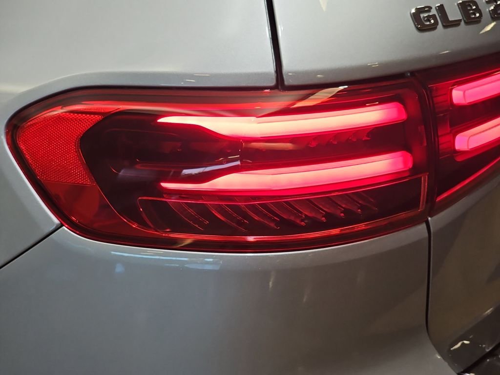 Used 2026 Mercedes-Benz GLB 250 4MATIC image 37