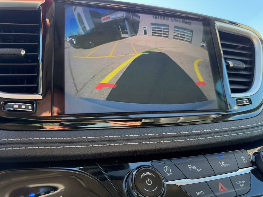 Used 2023 Chrysler Pacifica Limited FWD image 31