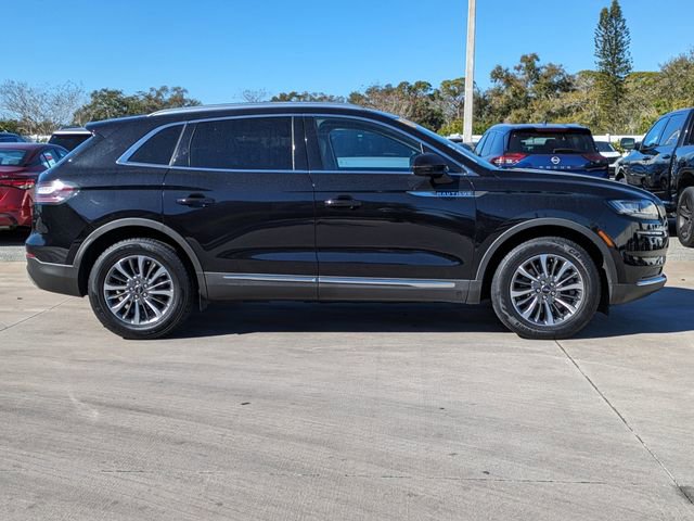 Used 2022 Lincoln Nautilus FWD w/ Premium Package image 4