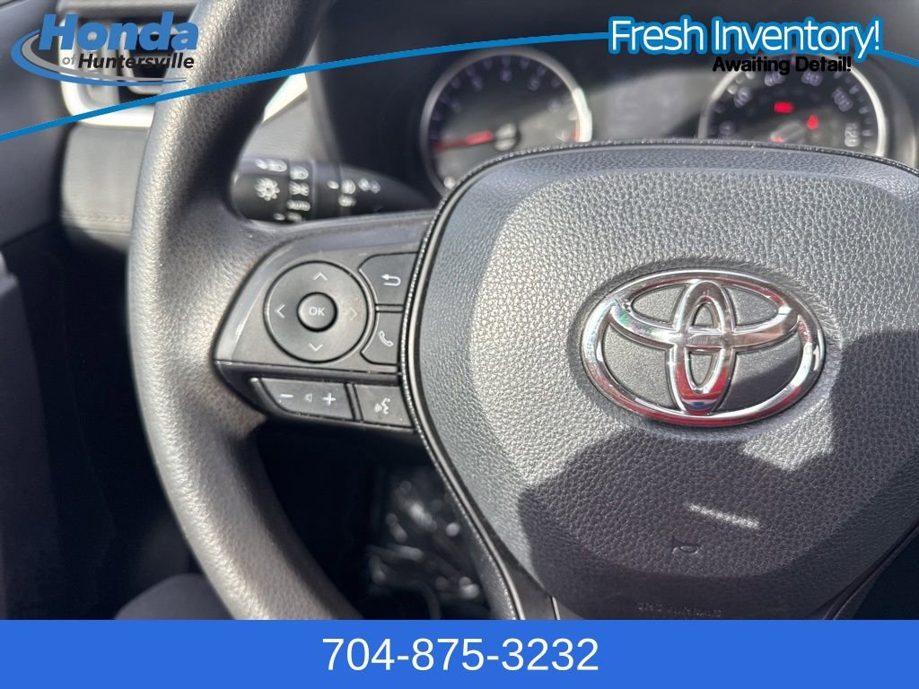 Used 2020 Toyota RAV4 XLE image 23
