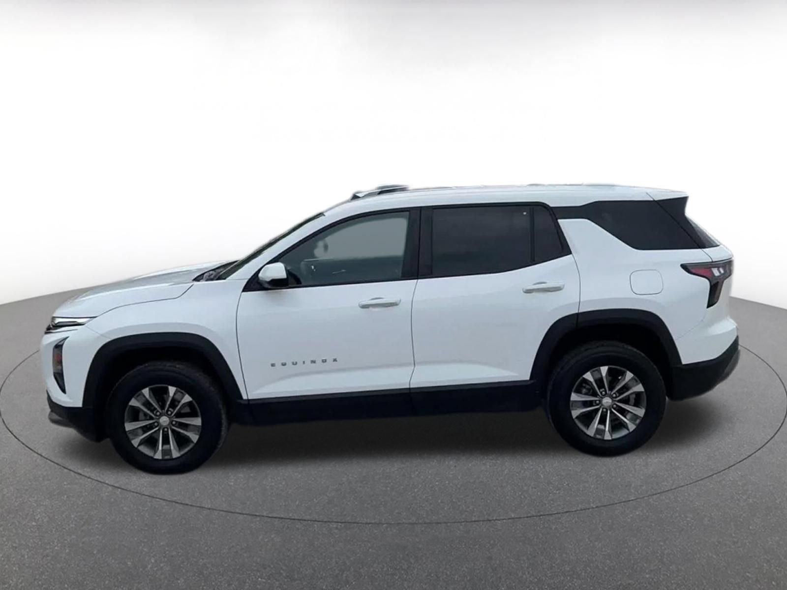 Used 2025 Chevrolet Equinox LT FWD image 8