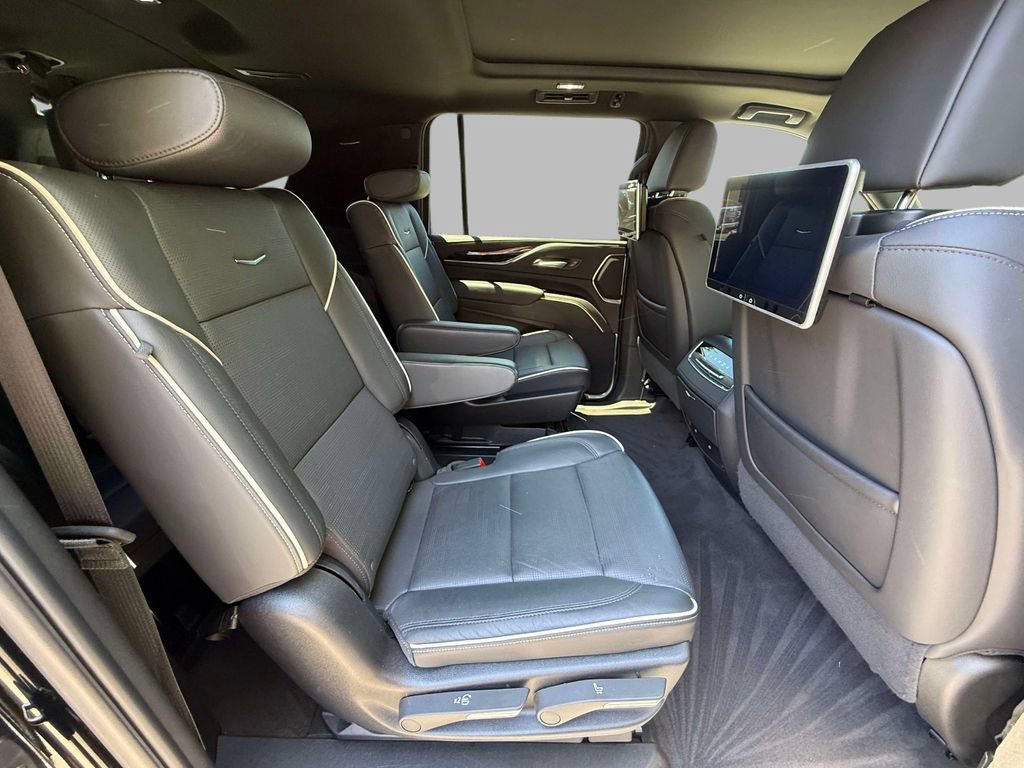 Used 2024 Cadillac Escalade ESV Sport AWD/4WD image 16