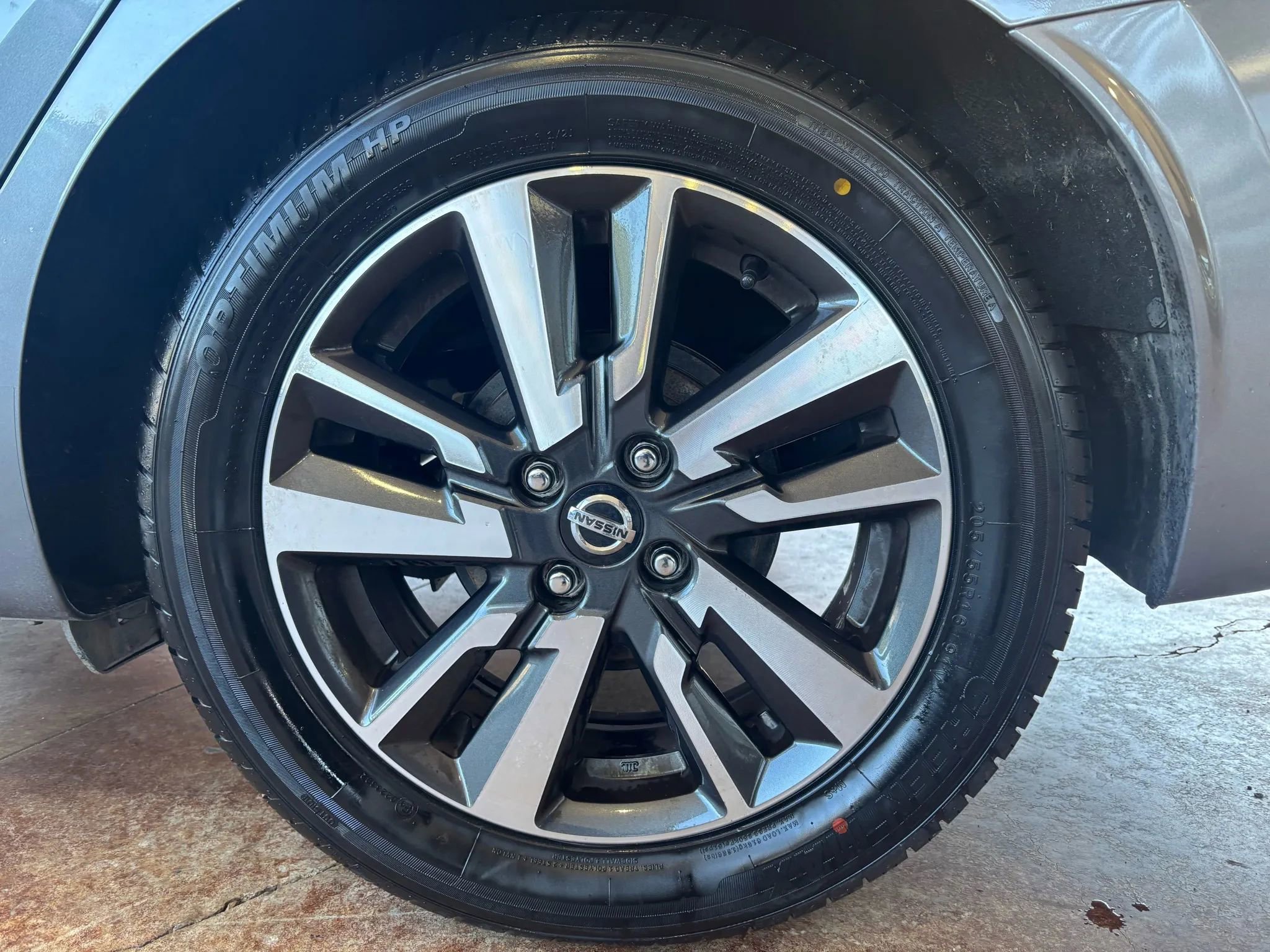 Used 2021 Nissan Versa SV image 24