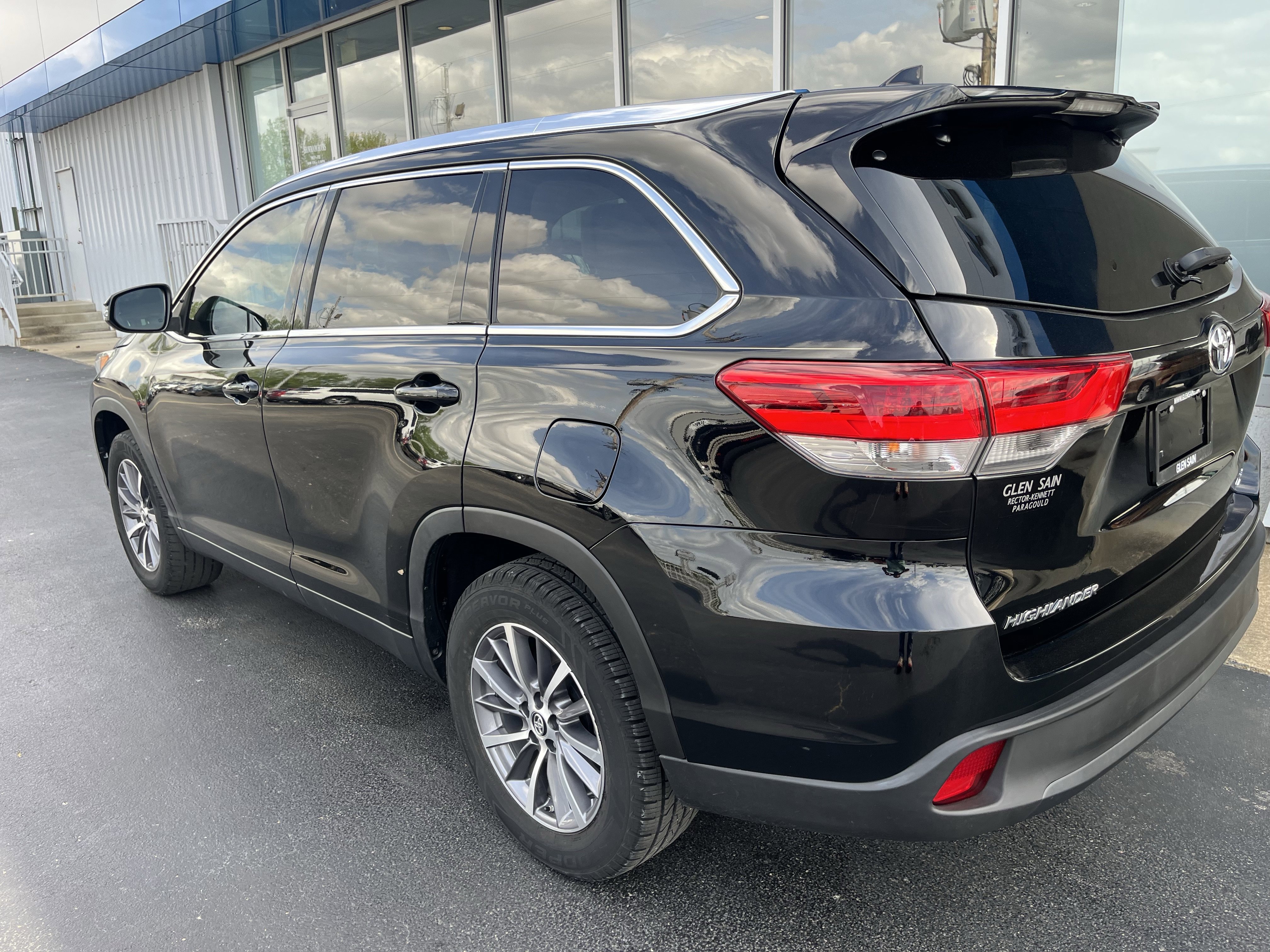 Used 2019 Toyota Highlander XLE FWD image 7