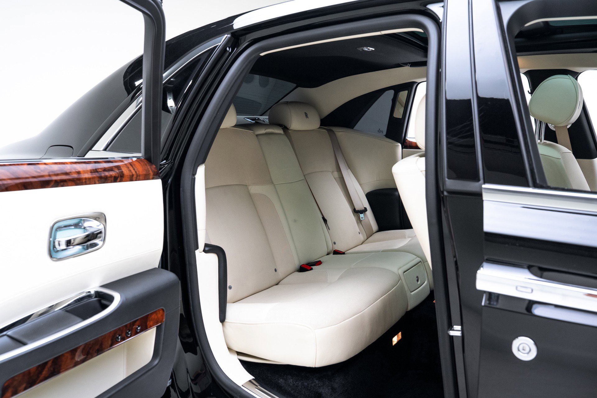 Used 2012 Rolls-Royce Ghost image 17