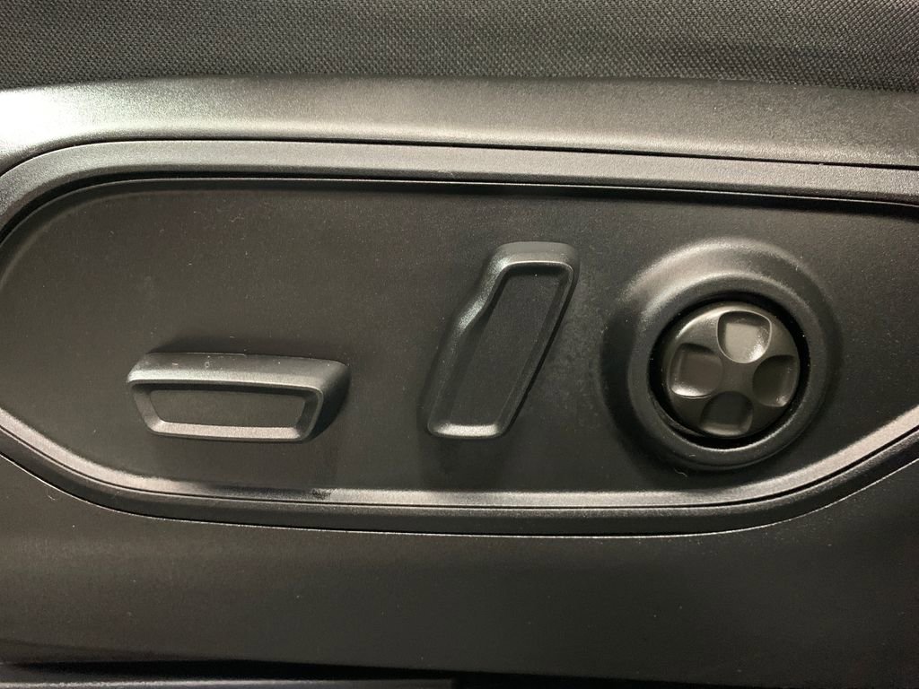 Used 2024 Jeep Grand Cherokee Altitude AWD/4WD image 5