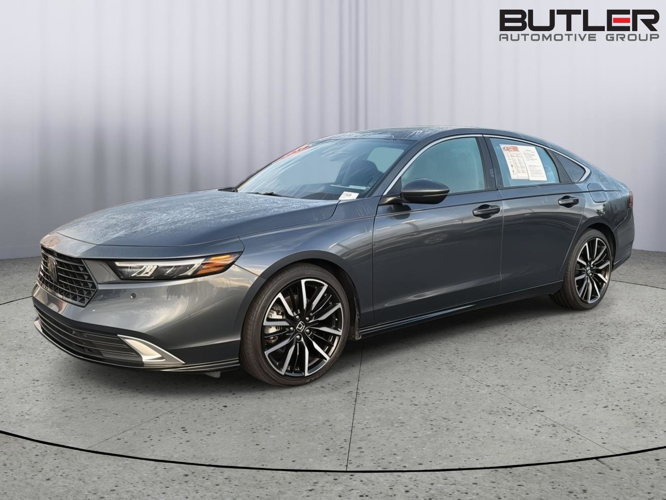 Used 2023 Honda Accord Touring image 2