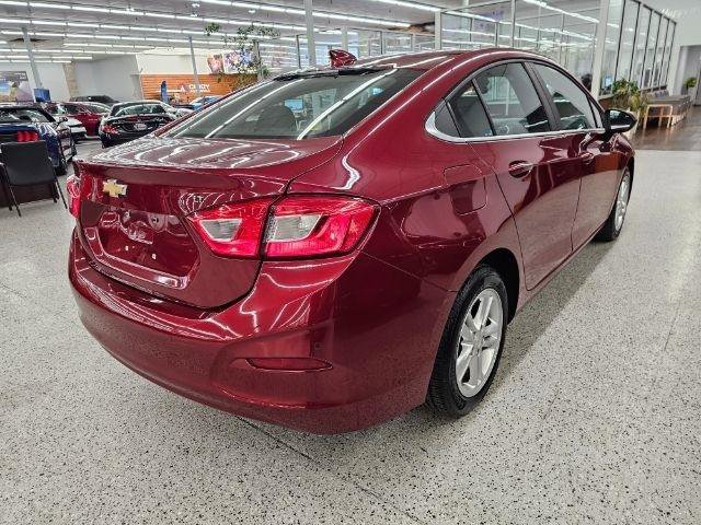 Used 2018 Chevrolet Cruze LT w/ Convenience Package image 4