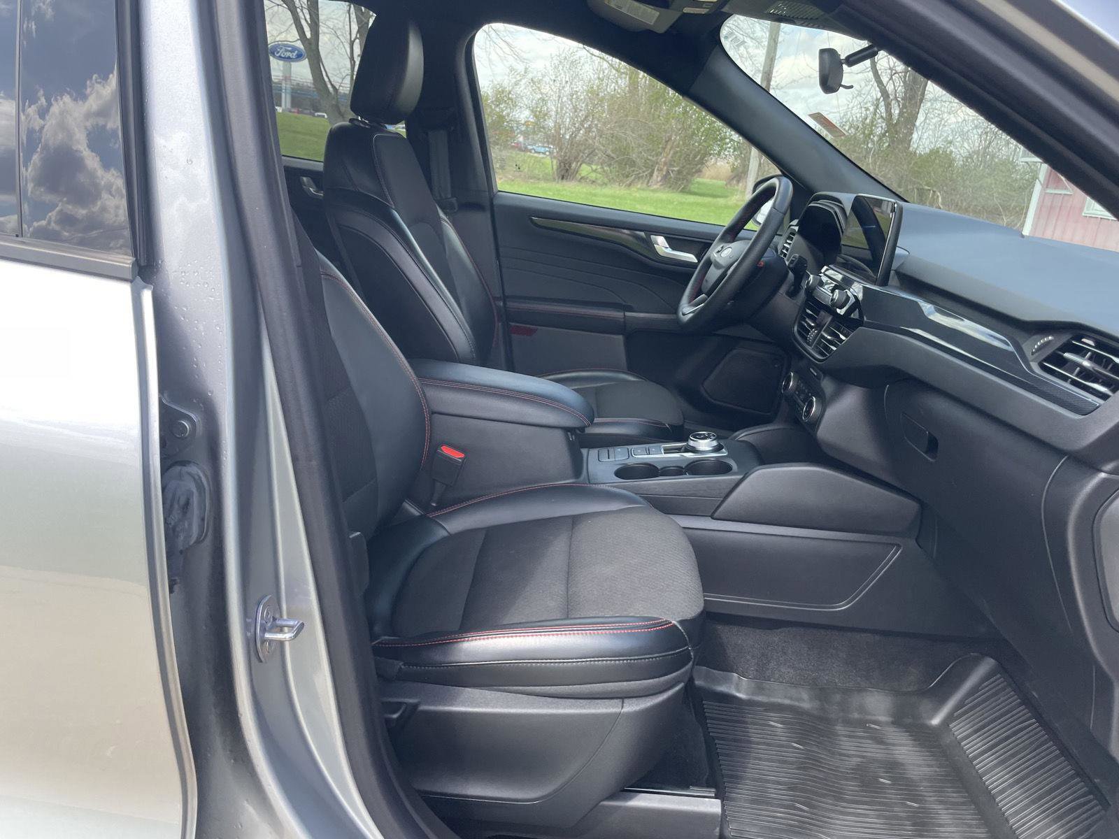 Used 2024 Ford Escape ST-Line image 32