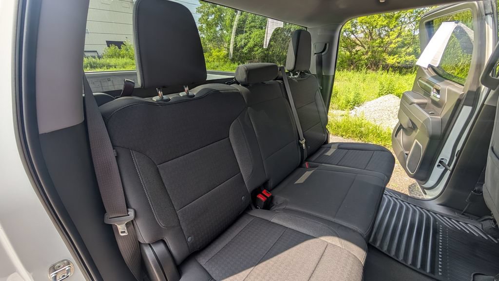 Used 2023 Chevrolet Silverado 1500 LT AWD/4WD image 17