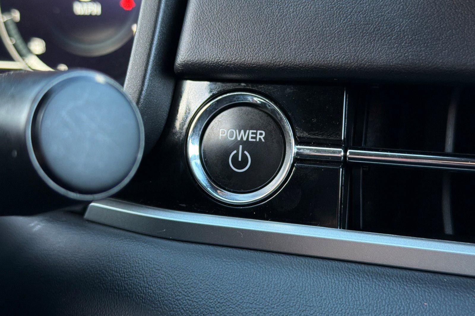 Used 2024 Mitsubishi Outlander SE image 24