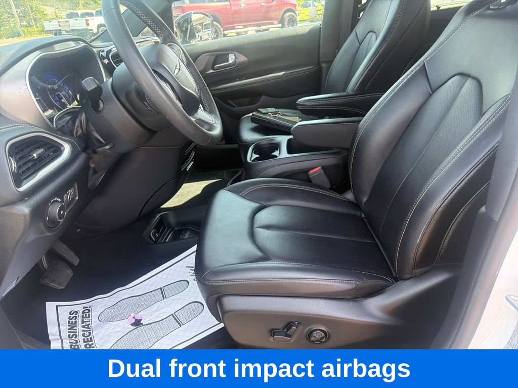 Used 2025 Chrysler Pacifica Select FWD image 12