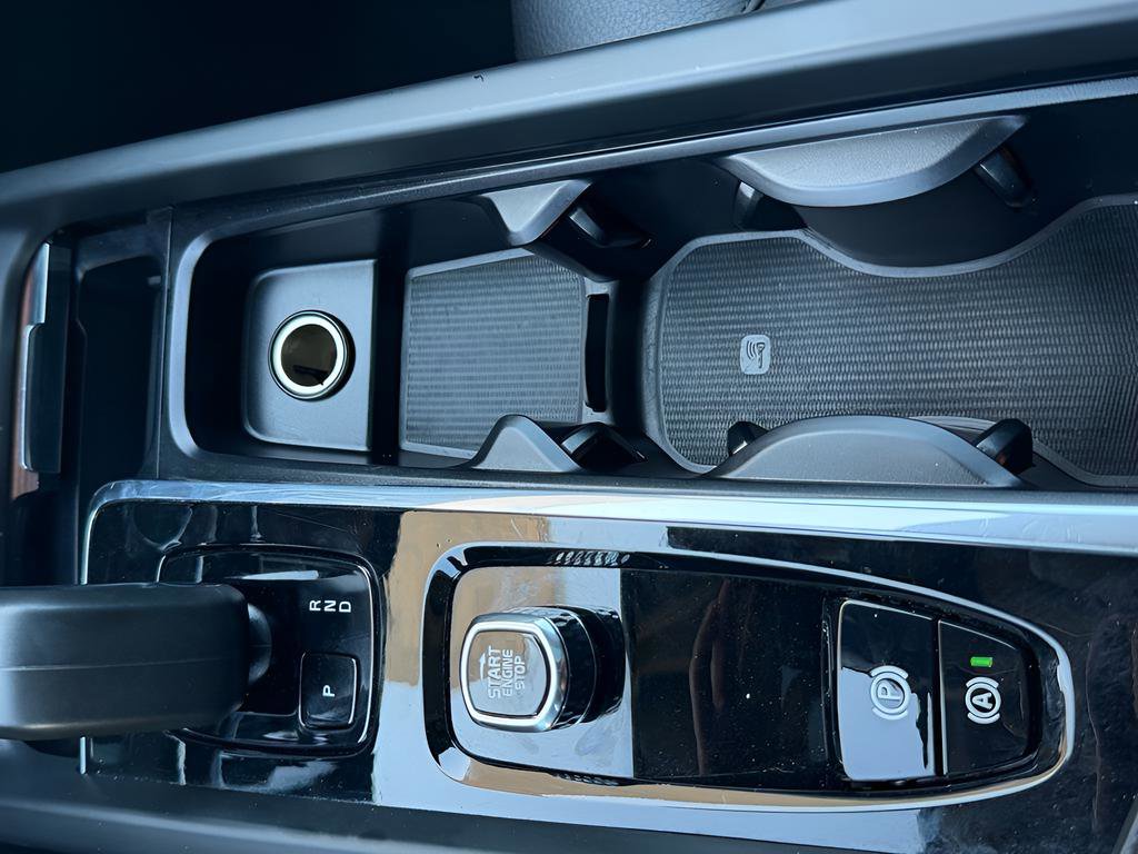 Used 2024 Volvo XC60 B5 Plus image 26