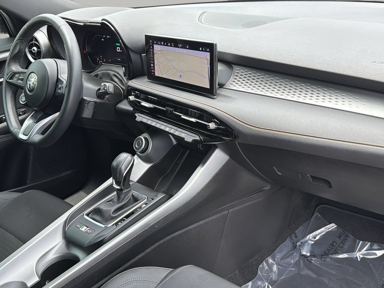 Used 2025 Alfa Romeo Tonale AWD/4WD image 11