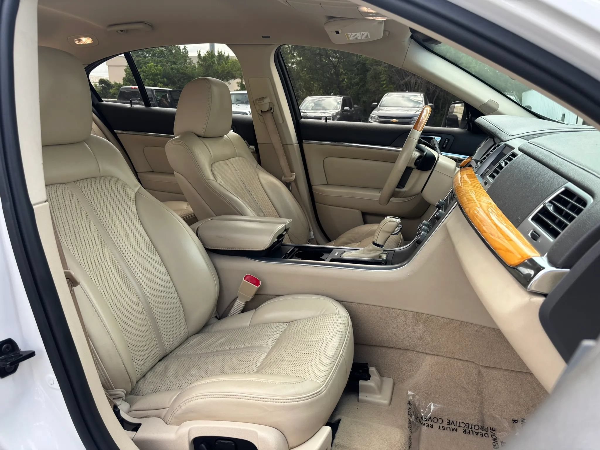 Used 2011 Lincoln MKS FWD image 21