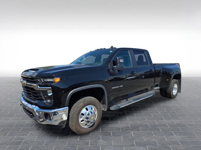 Used 2025 Chevrolet Silverado 3500 LT w/ Safety Package AWD/4WD image 3