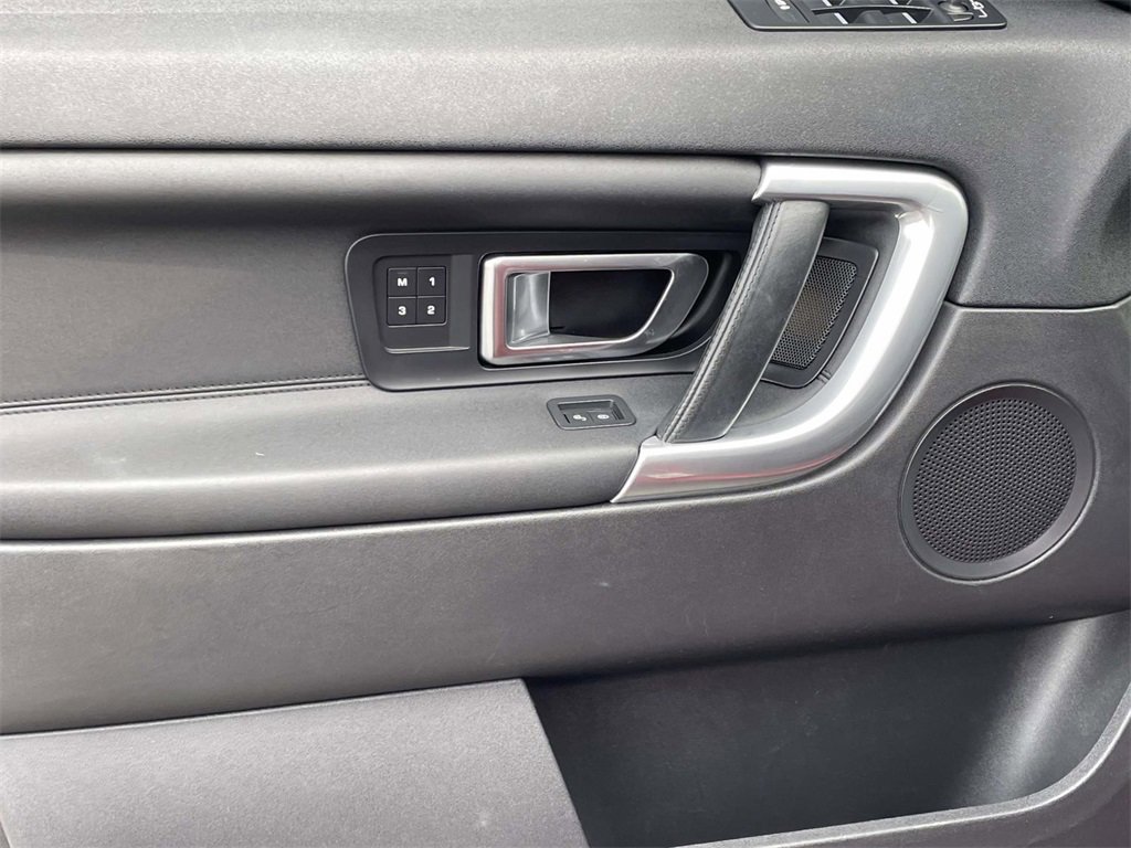 Used 2015 Land Rover Discovery Sport HSE image 16