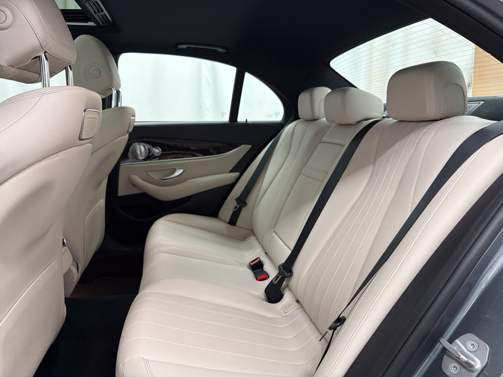 Used 2018 Mercedes-Benz E 300 image 23