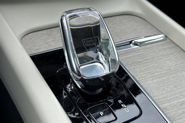 Certified 2023 Volvo XC60 B6 Ultimate w/ Protection Package Premier image 25