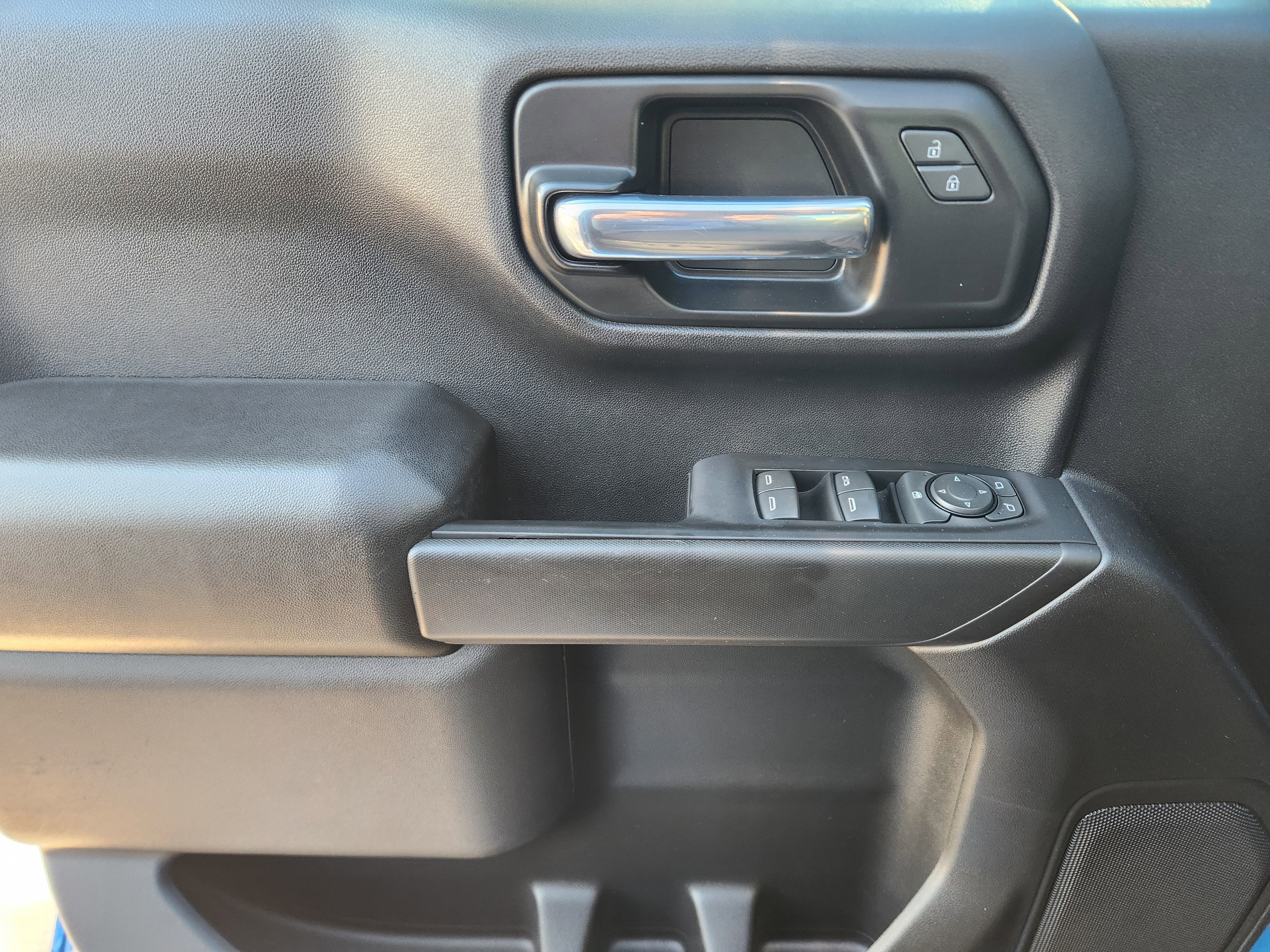 Used 2022 Chevrolet Silverado 1500 Custom w/ LPO, Dark Essentials Package image 27