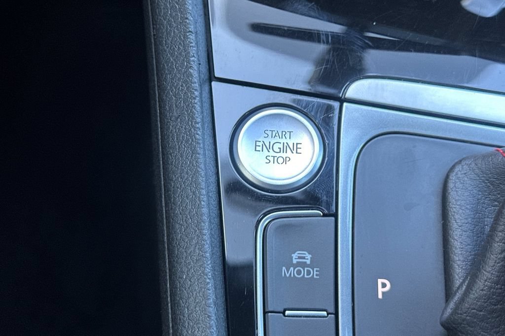 Used 2018 Volkswagen GTI SE FWD image 22