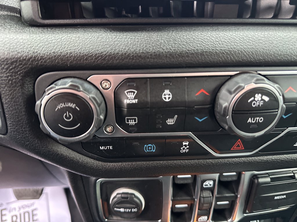 Used 2024 Jeep Wrangler Unlimited AWD/4WD image 25