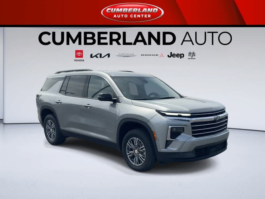 Used 2024 Chevrolet Traverse LT w/ Trailering Package FWD image 2