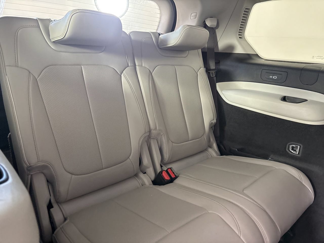 Used 2022 Jeep Grand Cherokee L Overland AWD/4WD image 32
