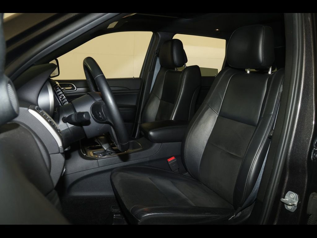 Used 2019 Jeep Grand Cherokee Altitude AWD/4WD image 24