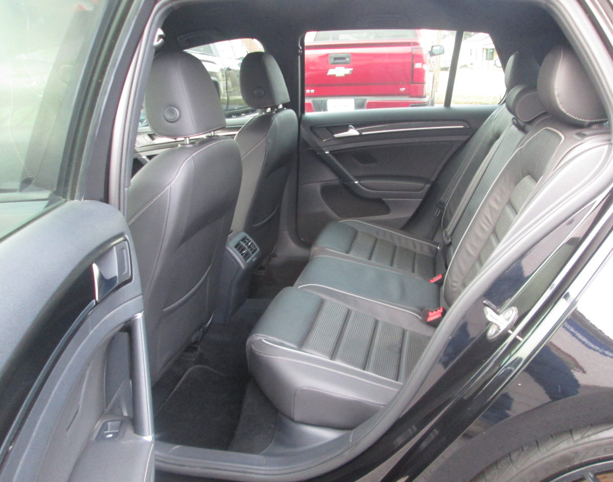 Used 2019 Volkswagen Golf R 4-Door image 14