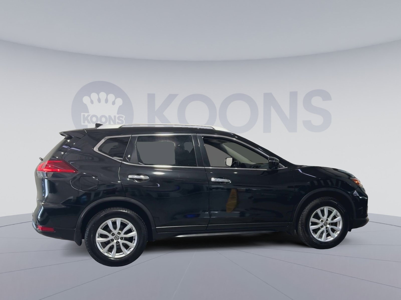 Used 2017 Nissan Rogue SV w/ SV Premium Package FWD image 12